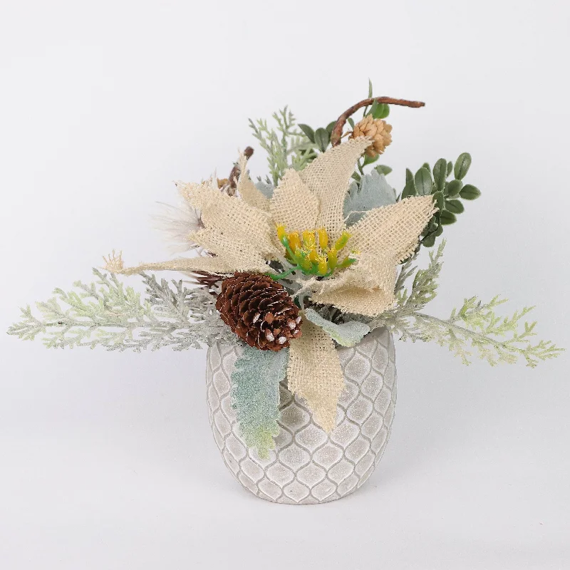 Floral arrangements 
in polyresin pot